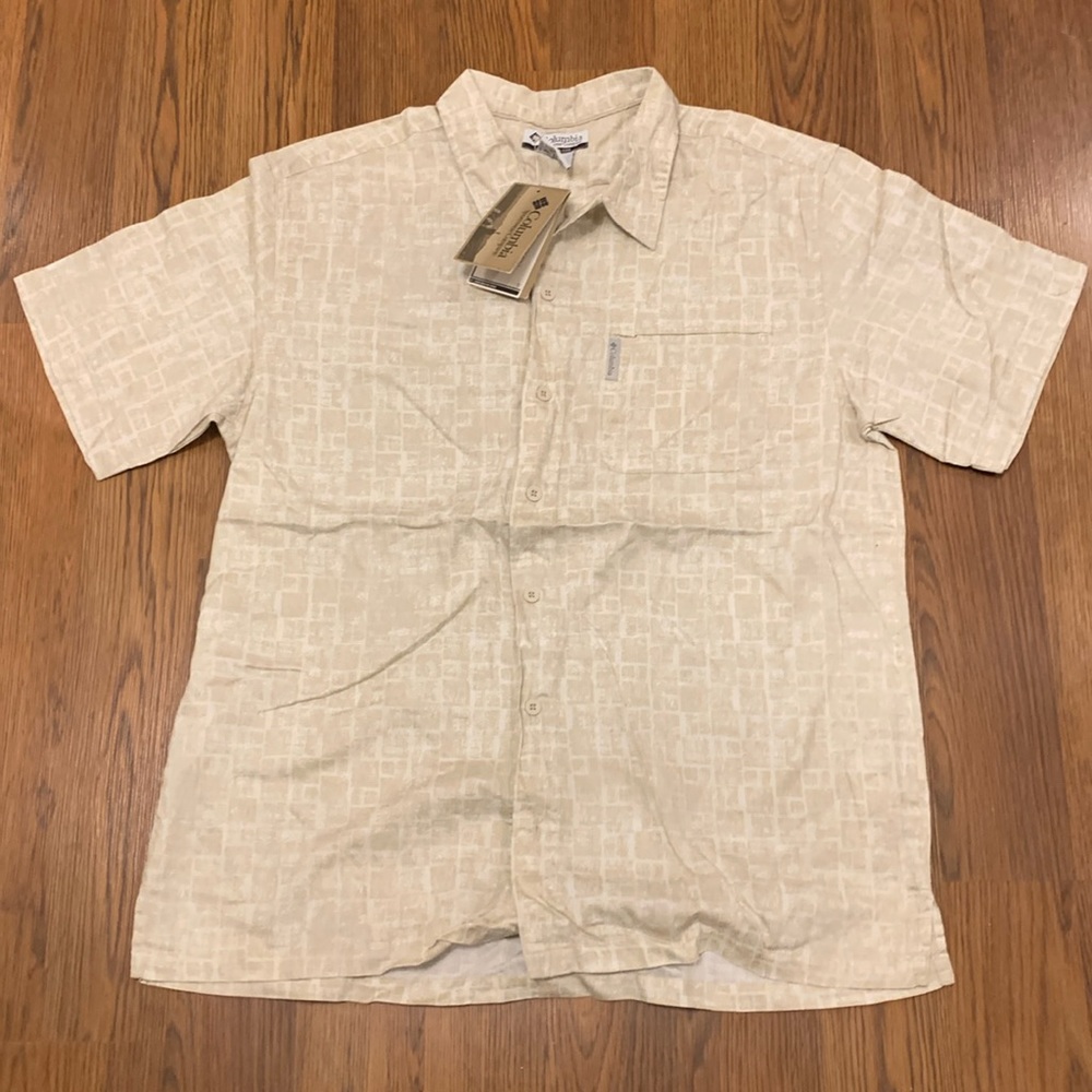 Columbia Men’s Button Up Short Sleeve Casual Shirt Men’s Large Tan/White NWT!